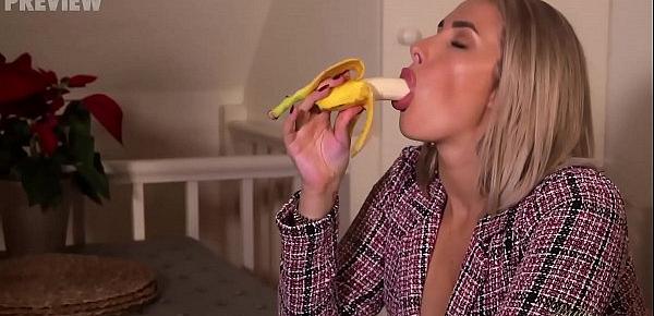  British Babe Paige Turnah is on her lunch break and teasing you with her banana blowjob and pussy strokes